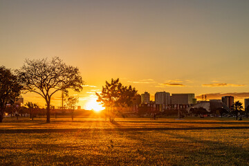 Pôr do sol na Esplanada dos Ministérios em Brasília.
