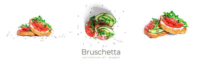 Photo sur Plexiglas Légumes frais Bruschetta au fromage à la crème, saumon et légumes isolés sur fond blanc. Toasts isolés. Sandwich isolé. Sandwich au saumon et fromage.
