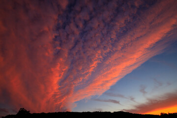 北海道城岱牧場の朝焼け