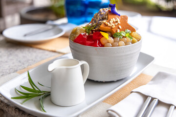Popular Filipino desert Halohalo © bugking88