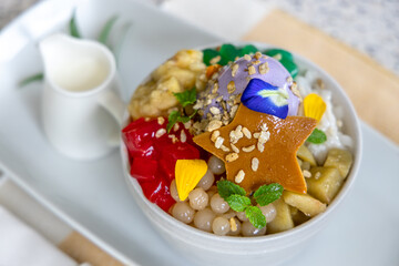 Popular Filipino desert Halohalo