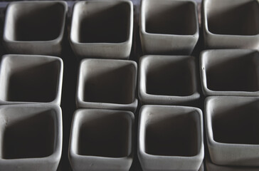 Obraz premium Ceramic clay-shaped pots waiting for decoration to be imported into the kiln.