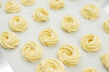 Many cooked marshmallows lie on the table