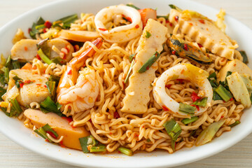 Instant noodle spicy salad with mixed meats