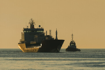 Obraz premium LPG TANKER - Ship is sailing to the sea port 