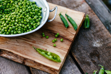 peas in a plate on a wooden background