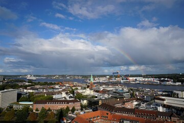 Kieler Hafen unter einem Regenbogen, Landeshauptstadt Kiel