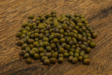 Dry raw beans mung for cooking