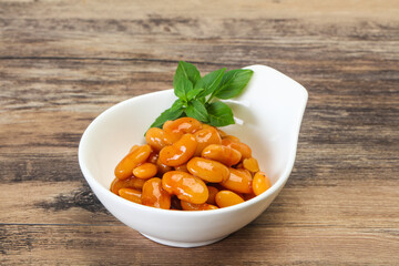 White beans with tomato sauce