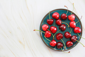Obraz na płótnie Canvas fruits of natural fresh red cherries