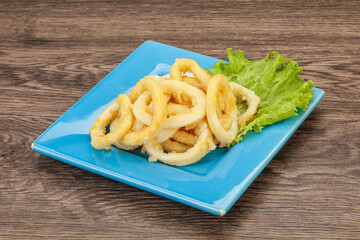 Roasted squid rings with salad