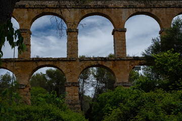 Fototapeta na wymiar Puente romano en Tarragona