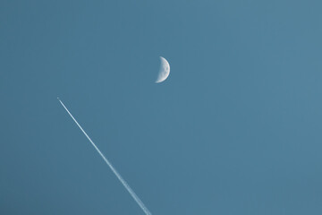 Obraz na płótnie Canvas The Moon and a plane.
