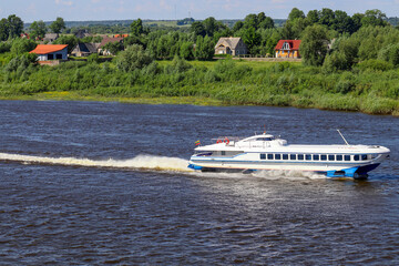 Obraz premium Raketa type passenger ship rides with the Neman river. Lithuania