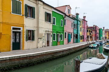 Fototapeta na wymiar Colorful houses in Burano, a small island in the Lagoon of Venecia, Italy