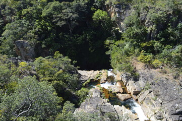 Buraco no meio da mata