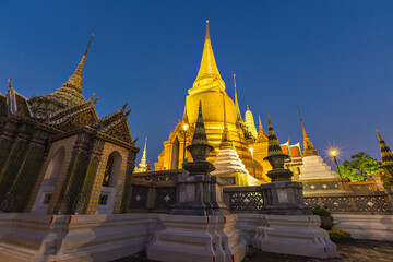Fototapeta premium Wat Phra Kaew in twilight, Temple of the Emerald Buddha Wat Phra Kaew is one of Bangkok's most famous tourist sites and it was built in 1782.