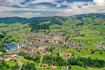 Fototapeta na wymiar Ein Blick von oben auf Entlebuch im Kanton Luzern, Schweiz (Juni 2021)