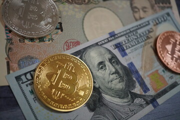 仮想通貨/ビットコインと100ドル札と一万円札（日本円）, Crypto Currency/Bitcoin, 100USD