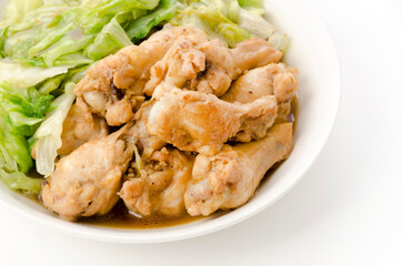 鶏手羽元とレタスの煮物