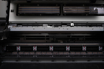 大型プリンタのメンテナンス