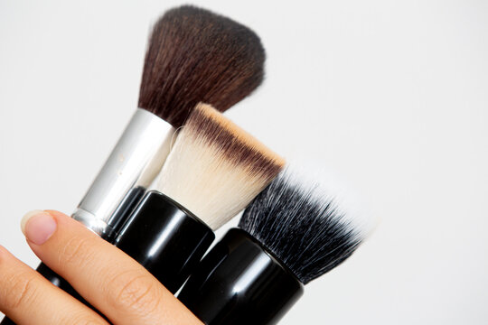 Pinceis de maquiagem de v&aacute;rios tipos e tamanhos.