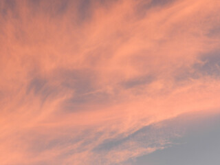 Naklejka na ściany i meble Detalle de nube con cielo rosado 