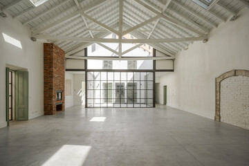 Empty industrial style loft in wharehouse
