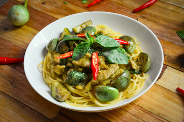 Spaghetti with Chicken Green Curry