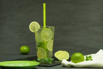 A glass of lemonade and ice with lime