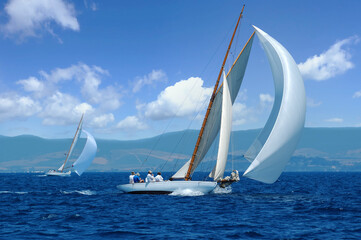 Obraz premium Vintage sailboat with white spinnaker sailing downwind 