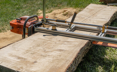 blade sawing using a mobile chainsaw mill