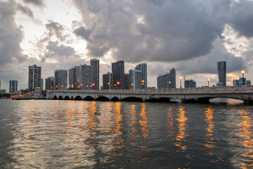 Fototapeta premium Miami city skyline view from Biscayne Bay.