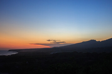 Nubes en el horizonte