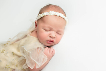 Fototapeta na wymiar newborn little girl. the first photo session of the newborn. baby in a beautiful outfit