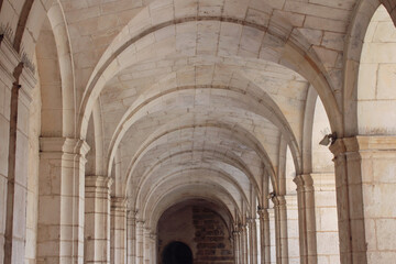 Obraz premium Stone arch ceiling of medieval cloister in France, in Auxerre. Monastery gothic architecture in a small french city, a popular tourist attraction.