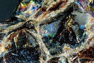 Ossidiana grezza nera multicolore