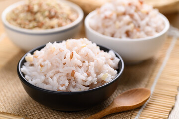 Fototapeta na wymiar Organic Thai highland cooked brown rice in a bowl (Cargo rice, Loonzain rice or Husked rice), Healthy food