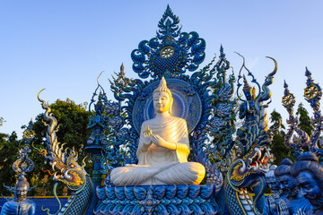 Obraz premium Wat Rong Suea Ten Temple