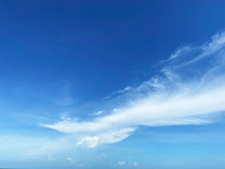 Naklejka premium Beautiful cloud with blue sky natural background