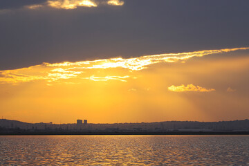 Naklejka premium Beautiful sunset on the lake.