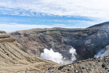 阿蘇山の山頂付近と火口付近　熊本県阿蘇地方