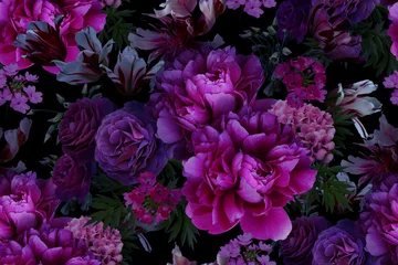 Nahtloses Muster der Weinlese. Blühende Gartenblumen Pfingstrosen, Rosen und Tulpen. © marinavorona