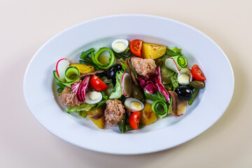 Tuna salad with vegetables