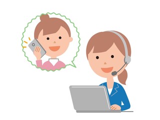 女性客と会話をする、女性オペレーター