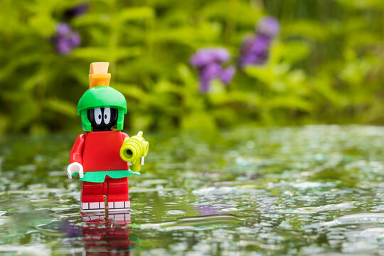 Lippstadt - Deutschland 28. Juni 2021 Lego Lonney Tunes Figur Marvin