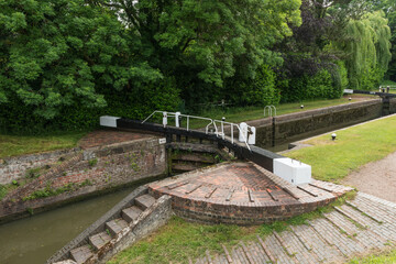 Obraz premium Traditional lock on the Grand Union Canal, UK.