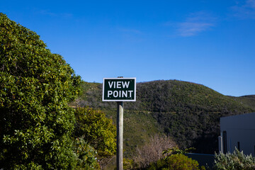 Obraz premium Sign in the mountains with the words 