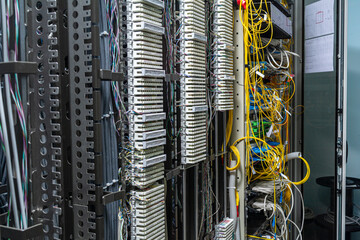 Crossing the telecommunication panel cable in the rack