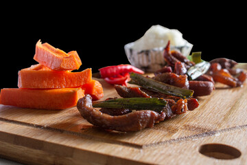 Meat appetizer with sticky rice, chilli and vegetables